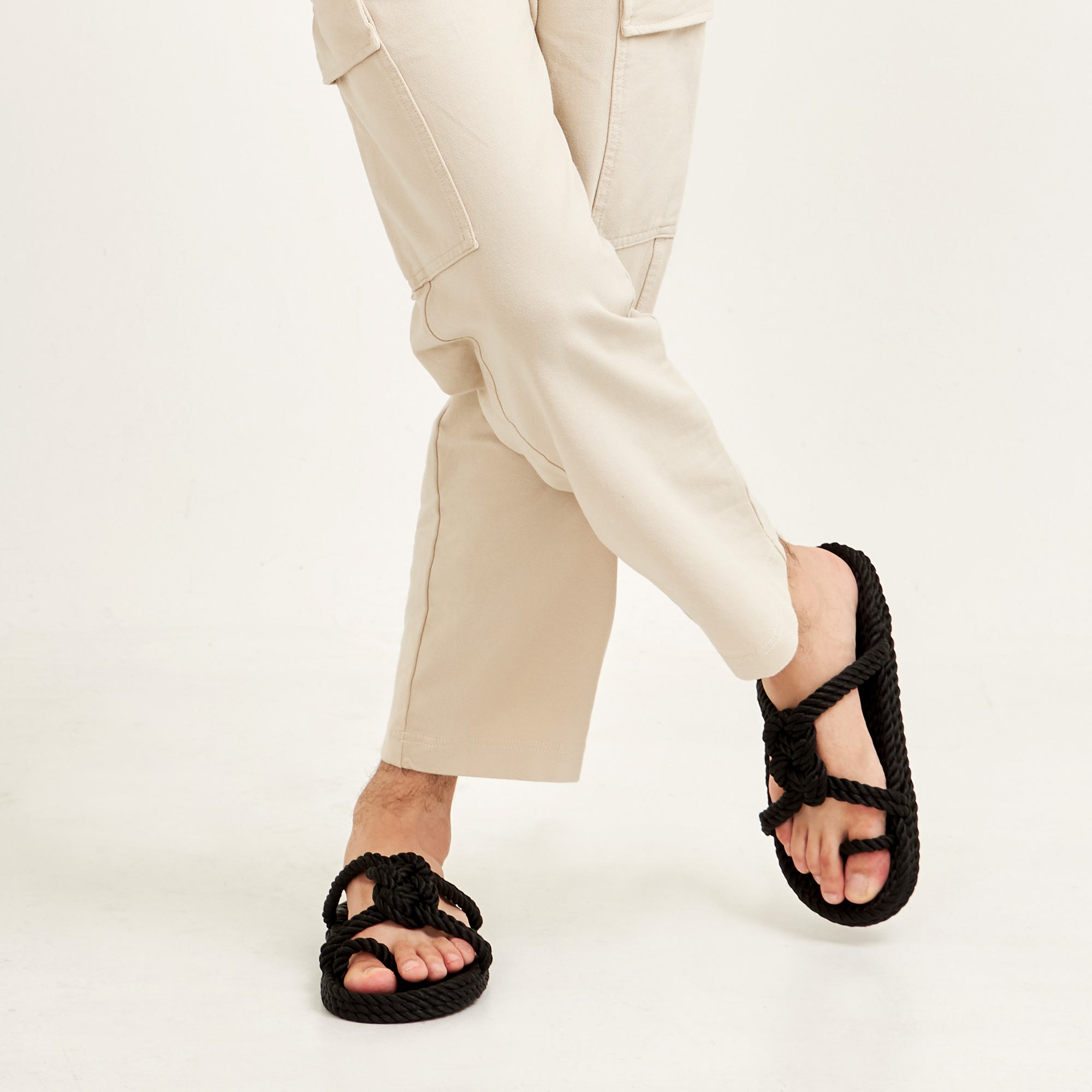 Caper Zori Loop Classic Black Sandals