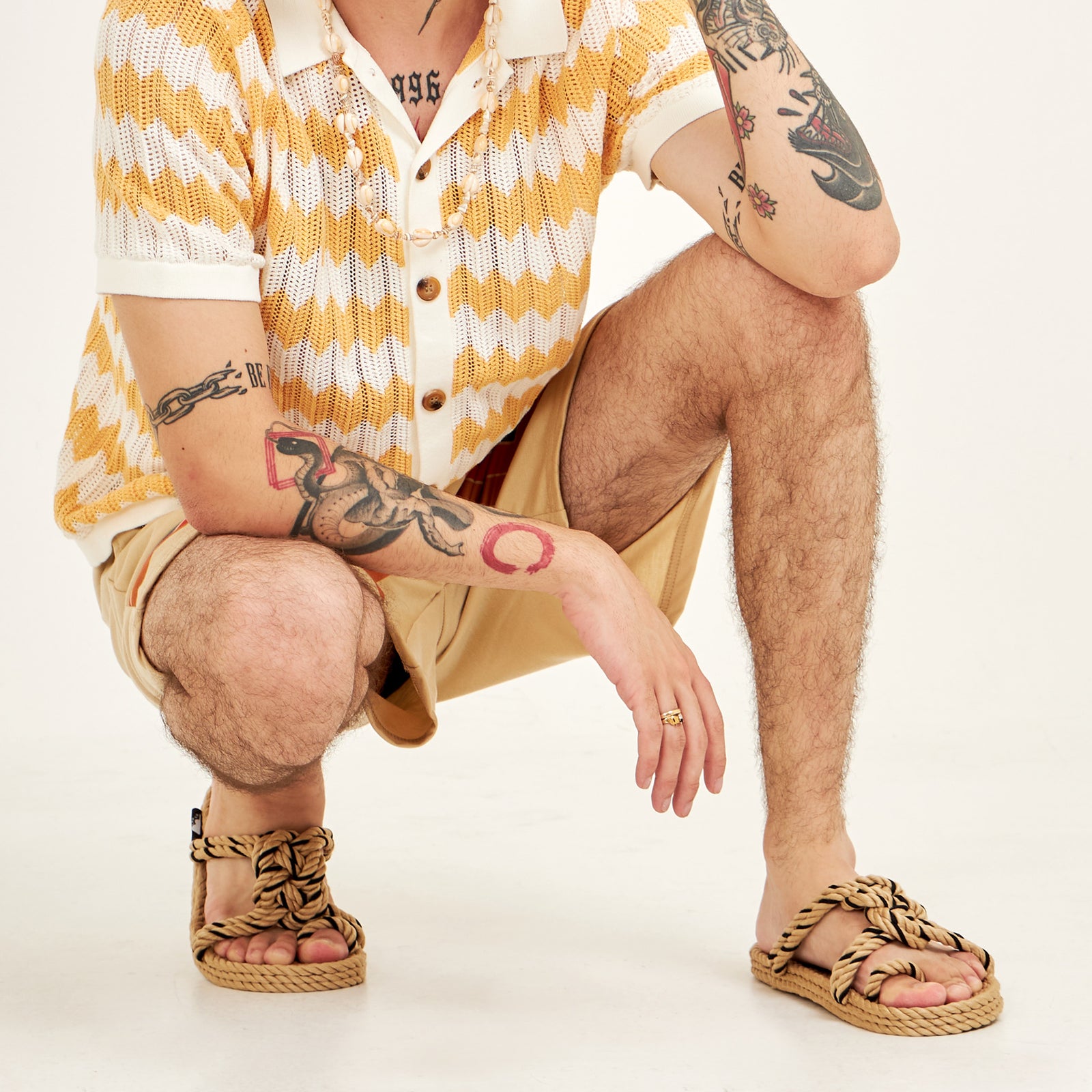 Caper Zori Loop Beige Black Sandals